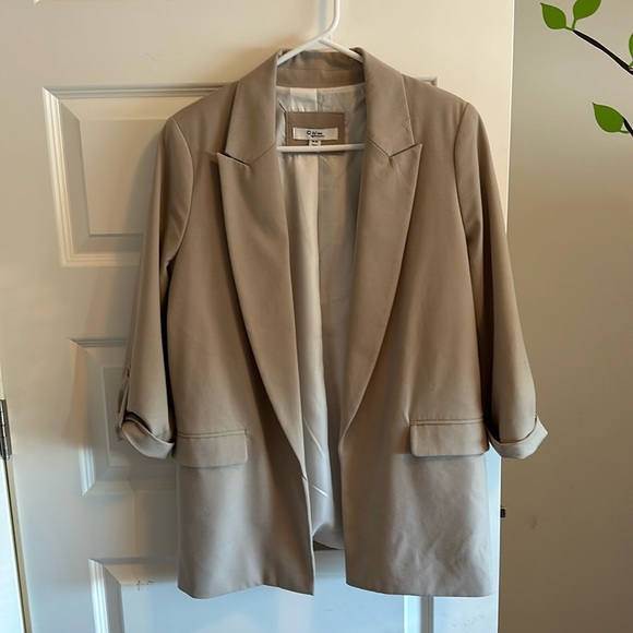 Cream blazer, like new, worn once. Left sleeve needs new button. Size M - Picture 1 of 1
